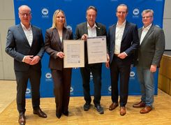Bei der Delegiertenversammlung der Kfz-Innung Region Stuttgart (von links): Christian Reher (Innungsgeschäftsführer), Katharina Braun (stellvertretende Obermeisterin), Torsten Treiber (Ehrenobermeister), Frank Schnierle (Obermeister), Reiner Äckerle (stellvertretender Obermeister).